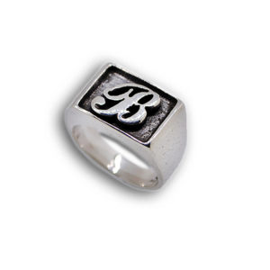 mattana-design-prodotto-anello-rettangolare-con-lettera
