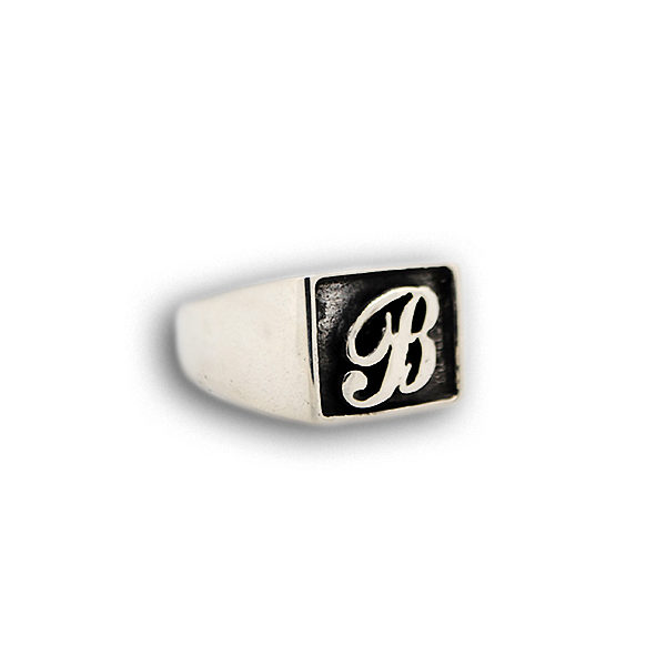 Anello Rettangolare in Argento col Lettera a Rilievo - immagine 3