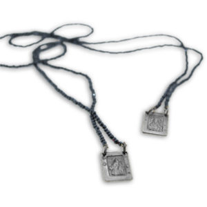 Scapolare Sacro con Ematite Grigia in Argento 925 o Bronzo