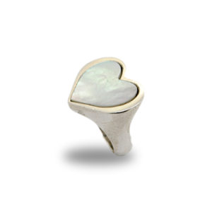 mattanadesign.com-anello-cuore-madreperla
